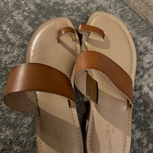 Universal Thread Tan and Brown Women's Sandals